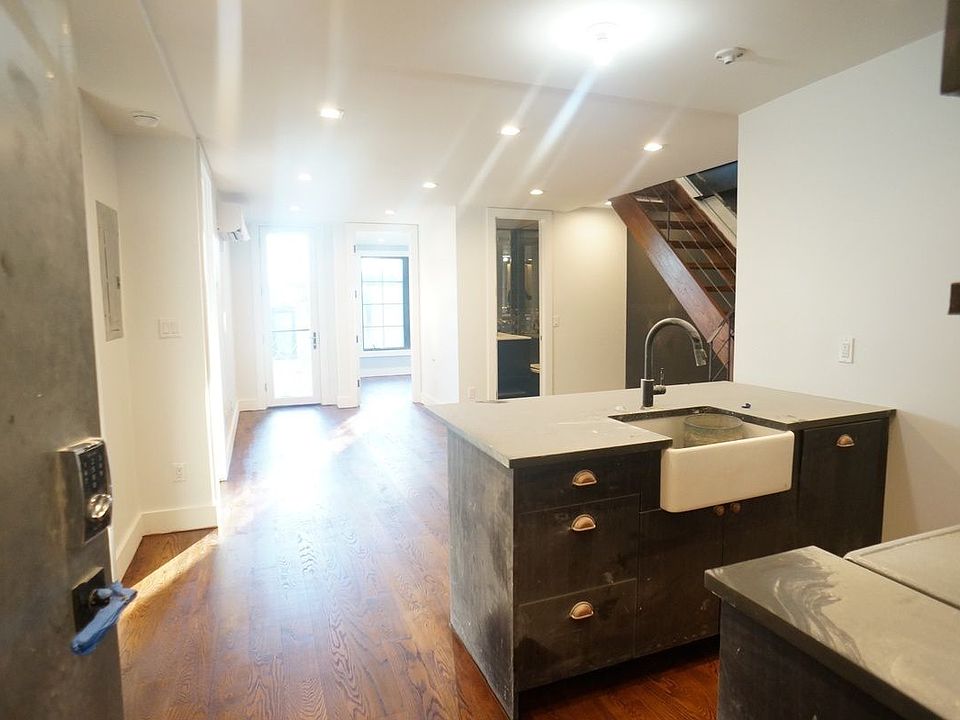 1st image of 682 Franklin Ave