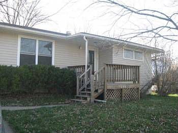 4th image of 913 Castlewood Ave