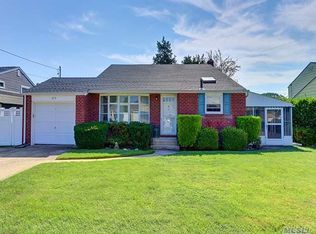 379 Ocean Ave, Massapequa Park, NY 11762