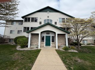 5835 Crosswinds Dr Unit 14, Norton Shores, MI 49444