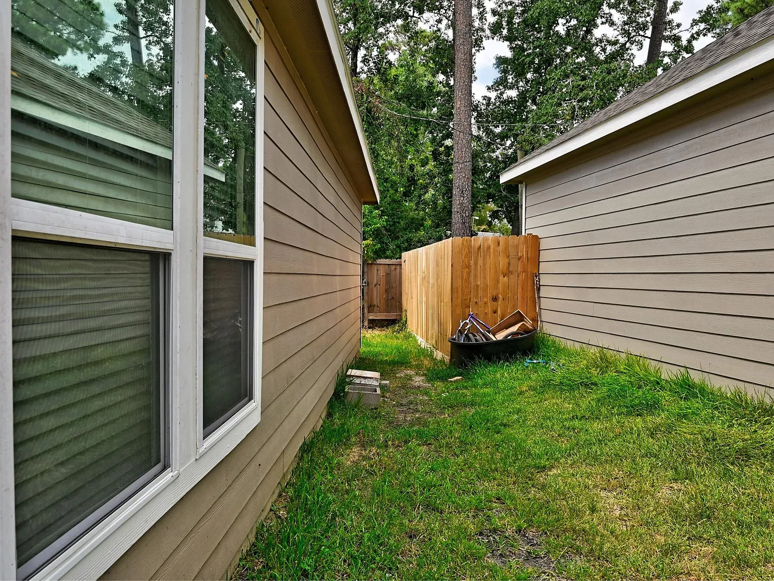 3 bed, 2.0 bath, 988 sqft, $1,350 — Photo 3