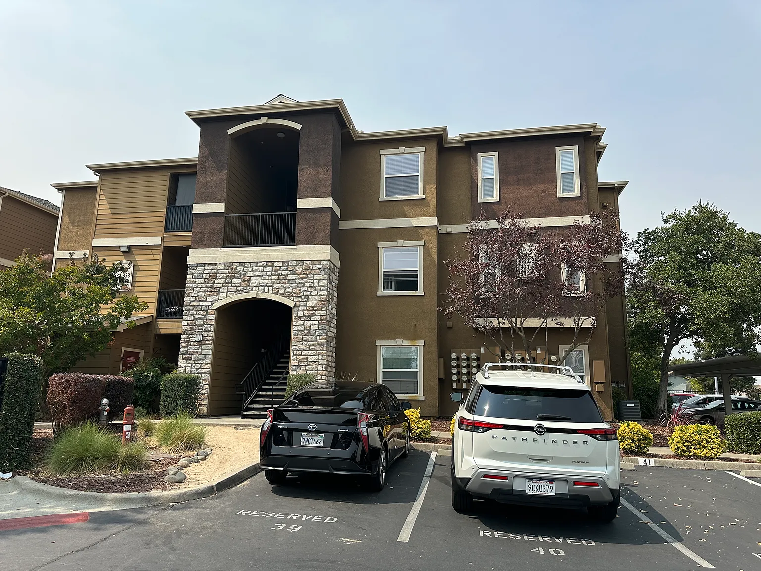 2 bed, 920 sqft, $2,075 — Photo 3