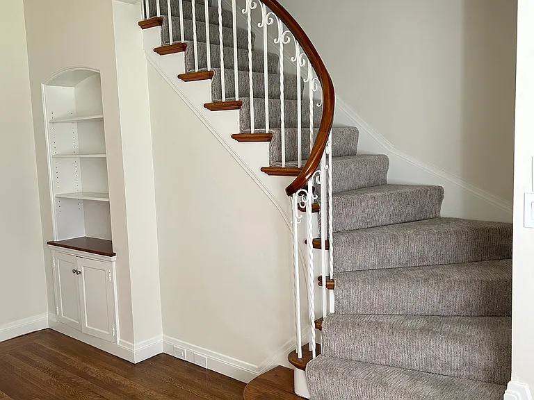 285 Wayne Ave — Photo 9
