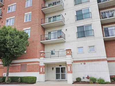 8822 Brookfield Ave UNIT 305, Brookfield, IL, 60513