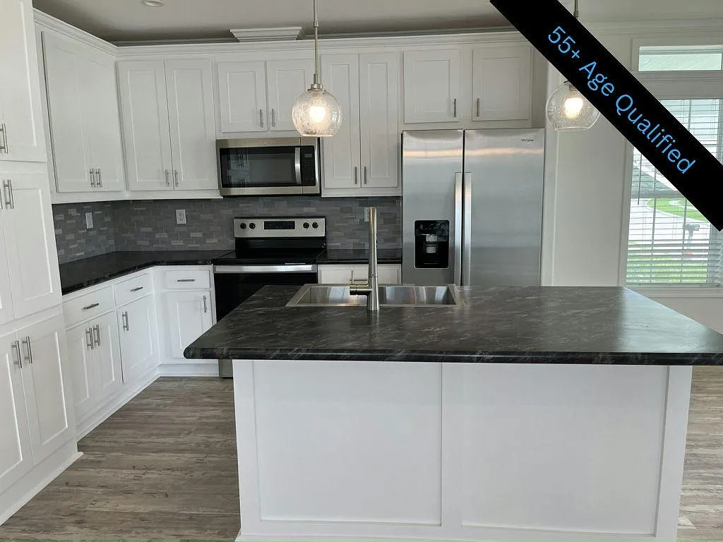 3 bed, 2.0 bath, 1460 sqft, $1,449 — Photo 1