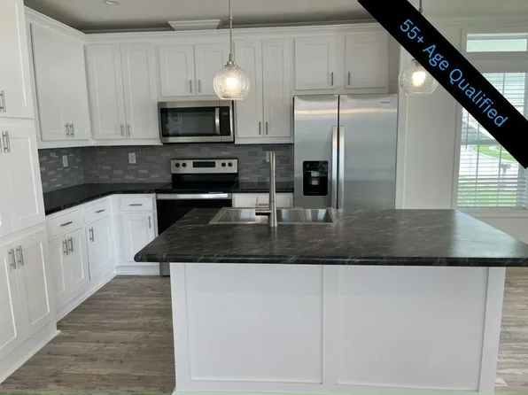 568 Plaza Del Sol #568, North Fort Myers, FL 33917