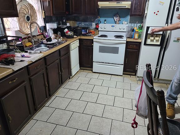 3rd image of 6 Epps Ave