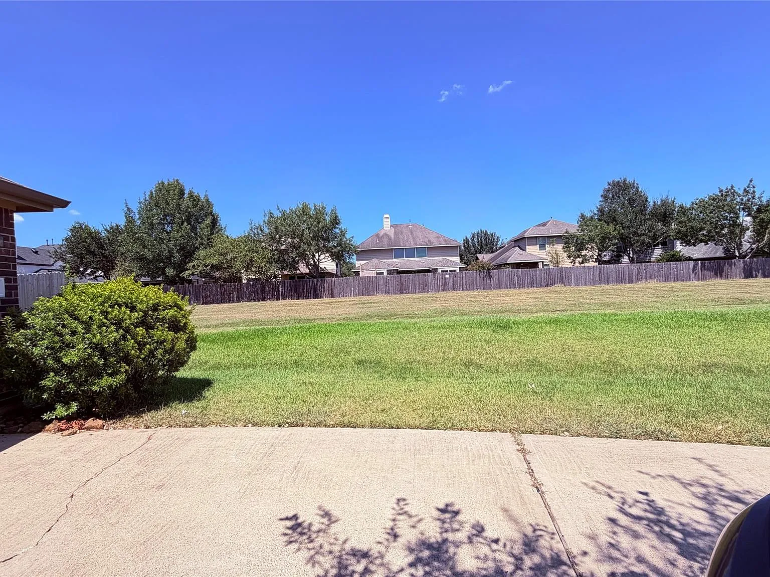 4 bed, 2.0 bath, 1984 sqft, $2,300 — Photo 4