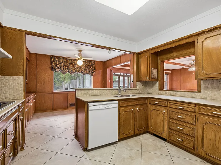 5611 Meletio Ln — Photo 8