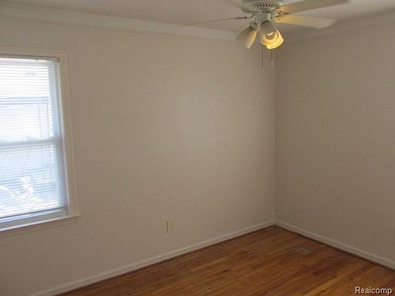 5th image of 30953 Seven Mile Rd