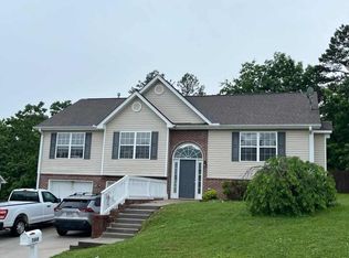 7668 Passport Dr, Ooltewah, TN 37363