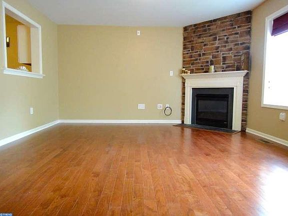 5th image of 526 Red Bud Ct