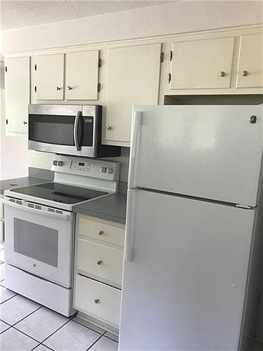 2nd image of 2890 Washington Rd