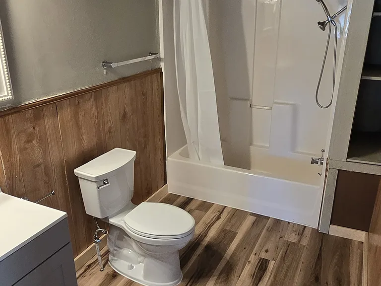 115 Charlotte St NE — Photo 8