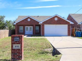 916 S Ann St, Rockport, TX 78382