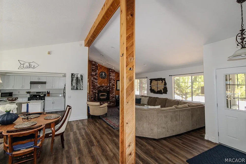 3 bed, 2.5 bath, 1906 sqft, $3,000 — Photo 4