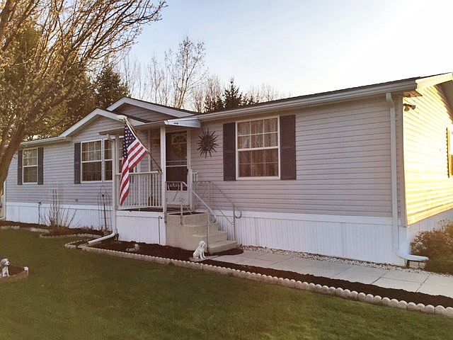 1st image of 28 Ashmoor Dr