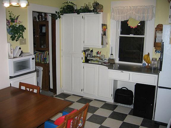 Eat in Kitchen - View 2