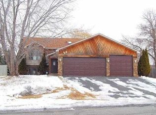 1904 Black Hills Dr, Burnsville, MN 55337
