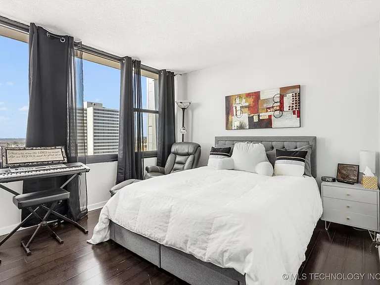 410 W 7th St #1023 — Photo 21