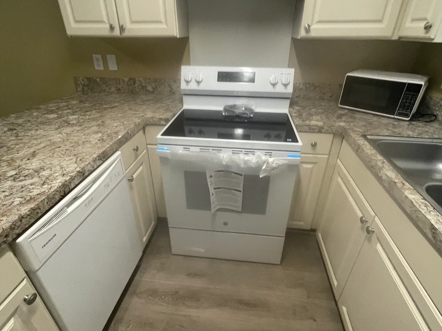 2 bed, 1030 sqft, $1,300 — Photo 2