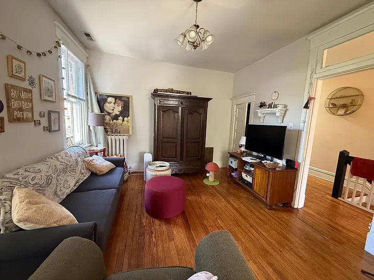 2 N Mulberry St — Photo 3