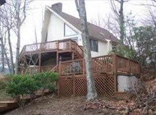 2441 Capewood Dr, Huddleston, VA 24104