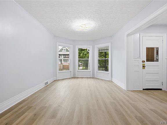4th image of 46 Woodlawn Ave