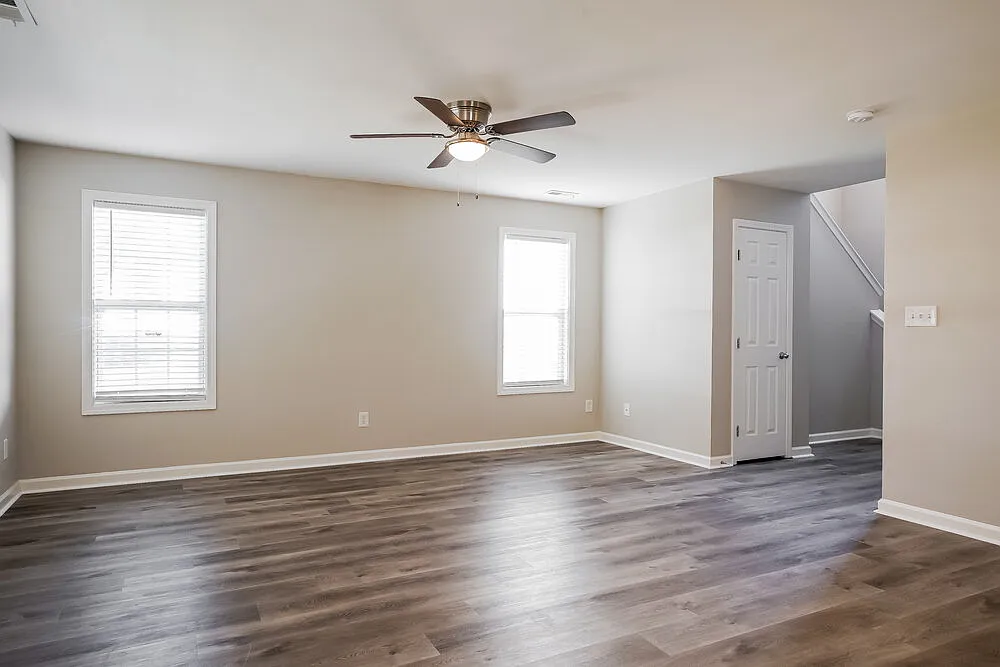 3 bed, 2.5 bath, 1597 sqft, $2,670 — Photo 4