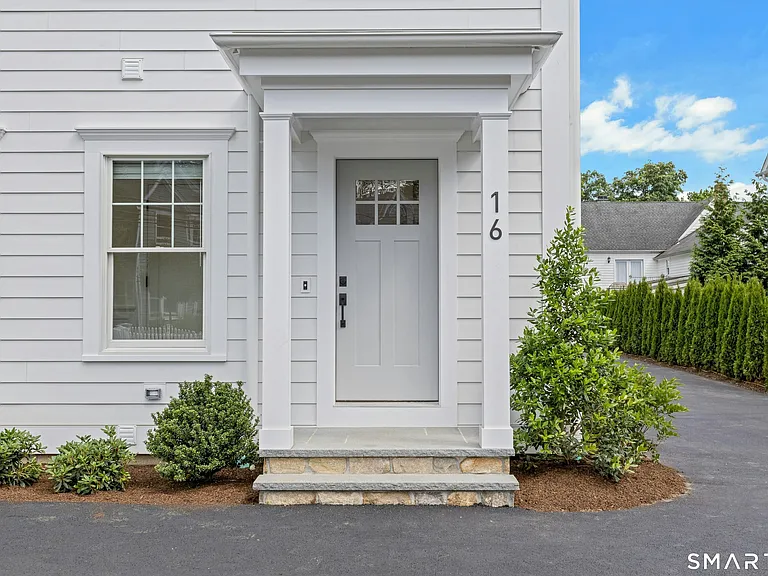 16R Old Stamford Rd — Photo 4