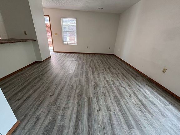 3rd image of 640 S Kansas Ave