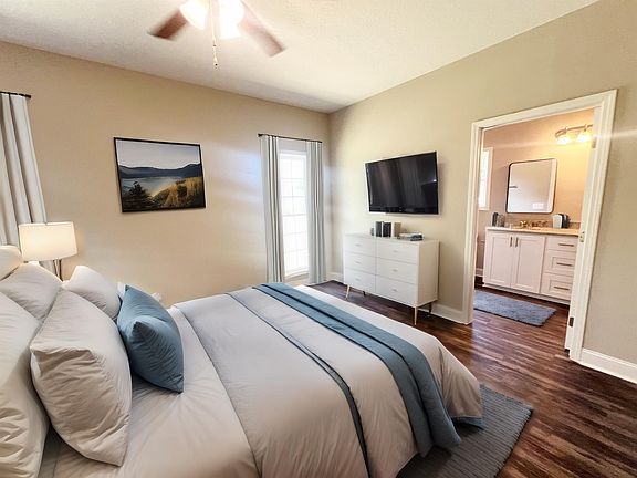 4th image of 209 Silverthorn Dr