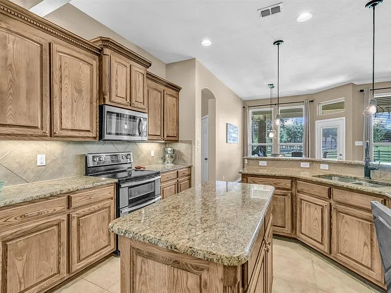 Highland Dr — Photo 15