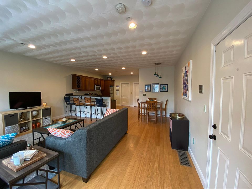Entryway/Dining/Living