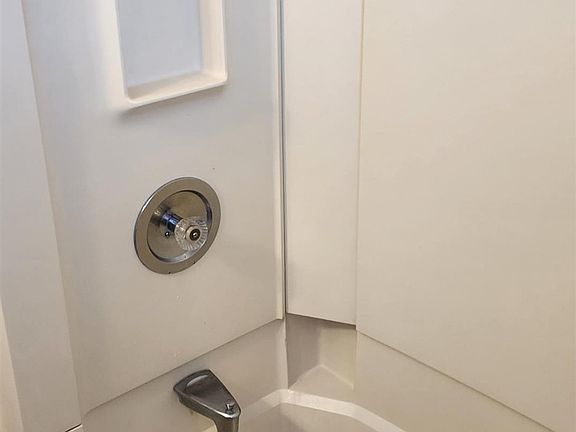 3rd image of 290 Ferguson St