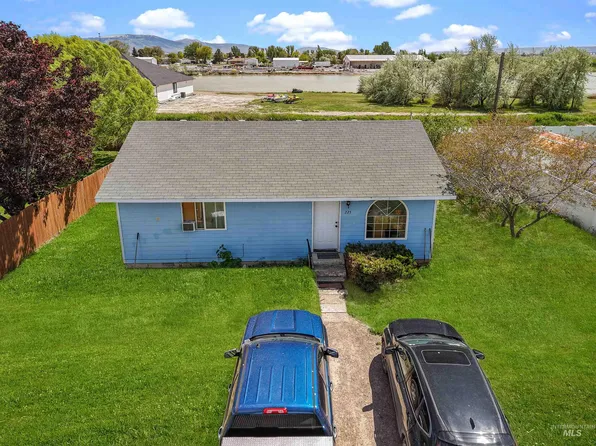 225 W Wayne St, Paul, ID 83347