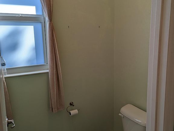 4th image of 3902 SW Laffite St