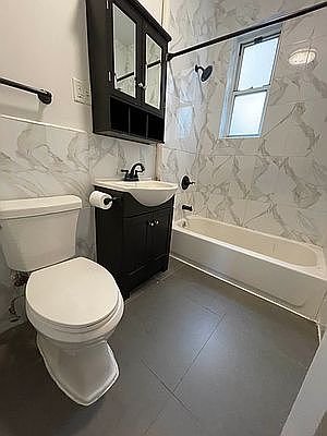 4th image of 1 E 19th St #4