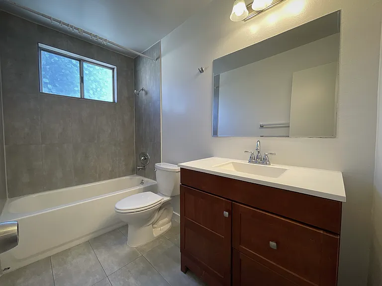 7424 Haskell Ave — Photo 19