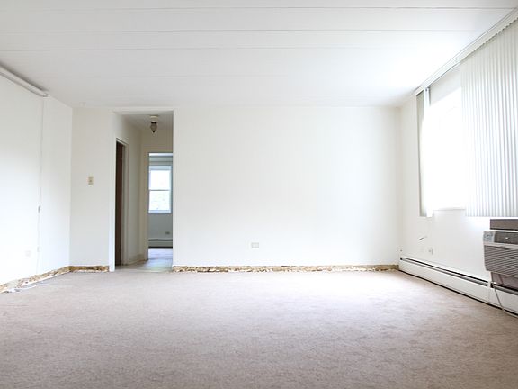 2nd image of 6160 N Damen Ave APT 414