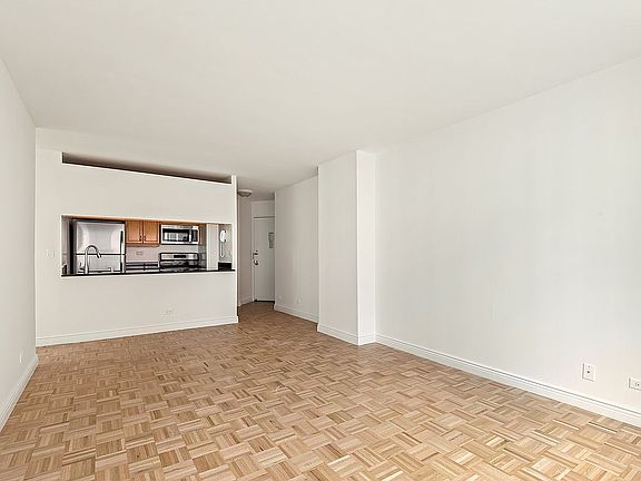 4th image of 377 Rector Pl APT 15C
