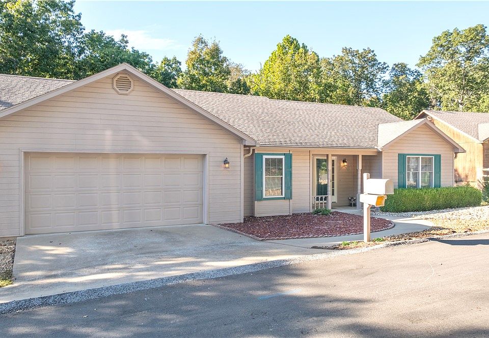 1st image of 6 Byron Ln