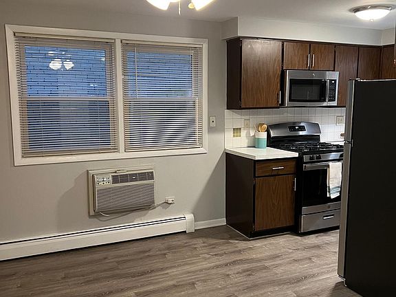 3rd image of 1475 Ashland Ave APT 2
