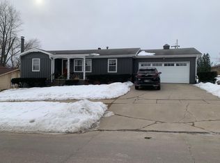 815 Woodside Dr, Iowa City, IA 52246