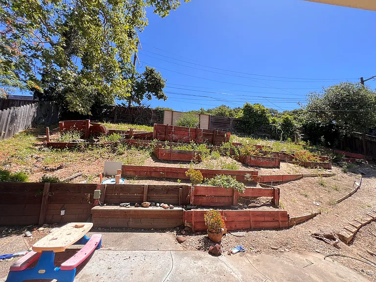 29 Upland Ave — Photo 17
