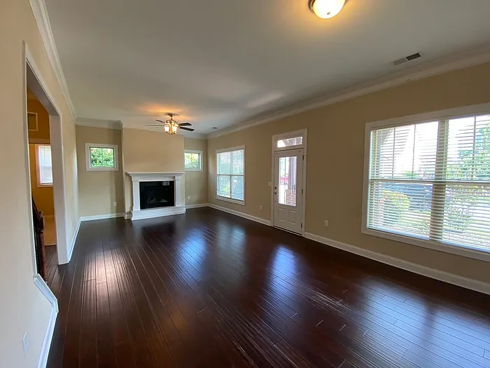 116 Heartsease Ln — Photo 2