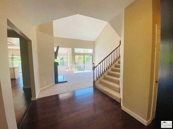 3rd image of 153 Kingswood Cir