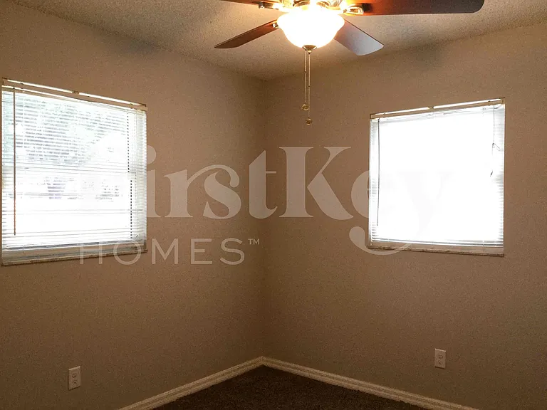 161 Sheridan Ave — Photo 18