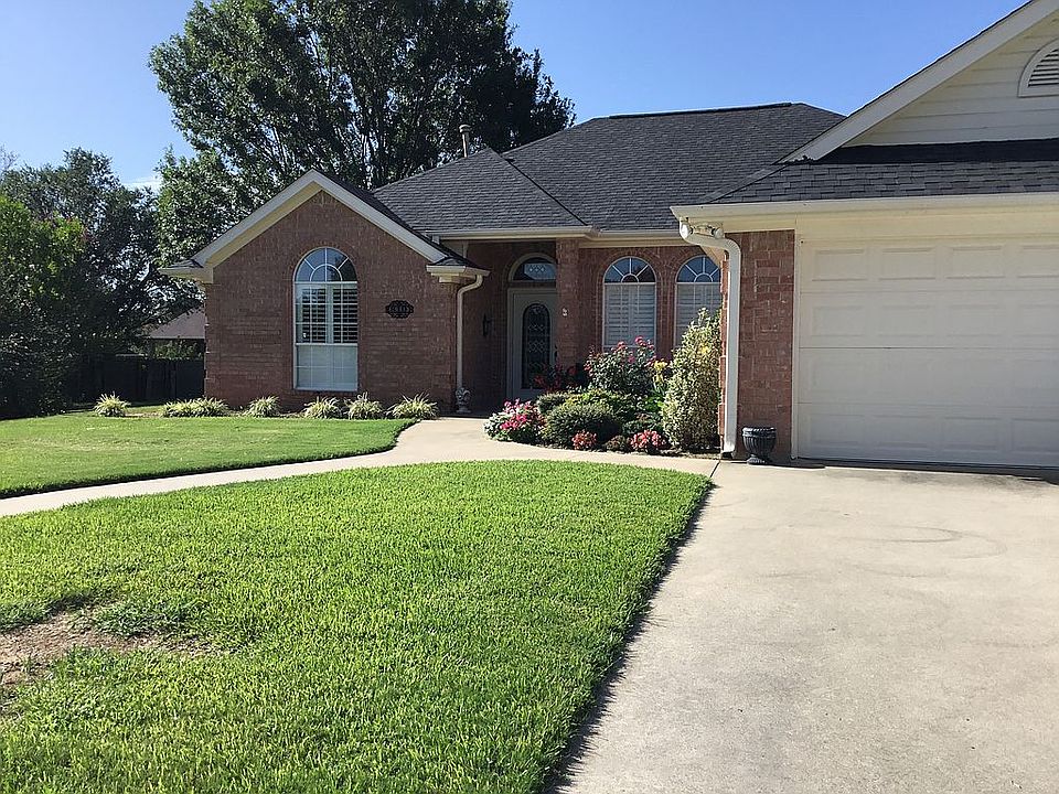 1st image of 810 Bennett Dr