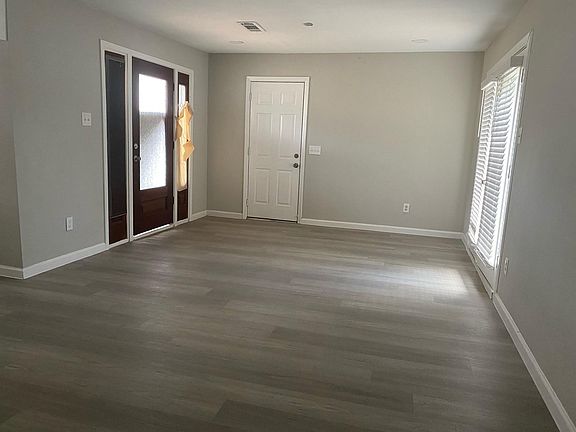 5th image of 7203 Lakewood Dr
